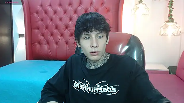 Cry_thereal élő XXX-chatje
