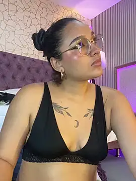 EMILYY_FOXY's Live XXX Chat