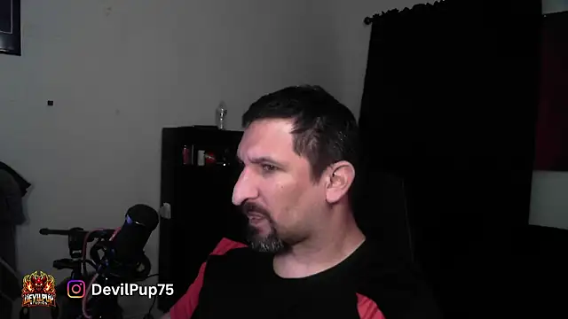 הופעת וובקאם של DevilPup75_