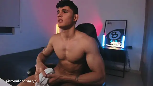 Massimo_Rinaldi's Live XXX Chat