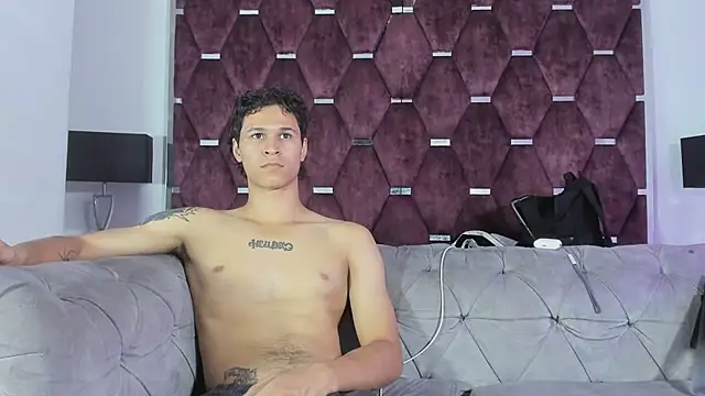 XXX chat uživo modela TonyBenedetti
