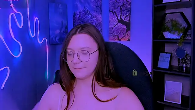 nymira Chat XXX live