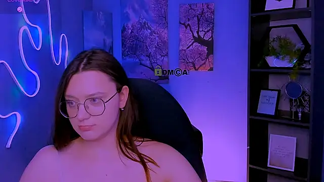 nymira Chat XXX live