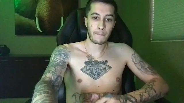 JuicyJoshy's Live XXX Chat