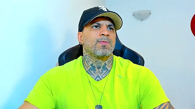 JoshRigby Show in webcam