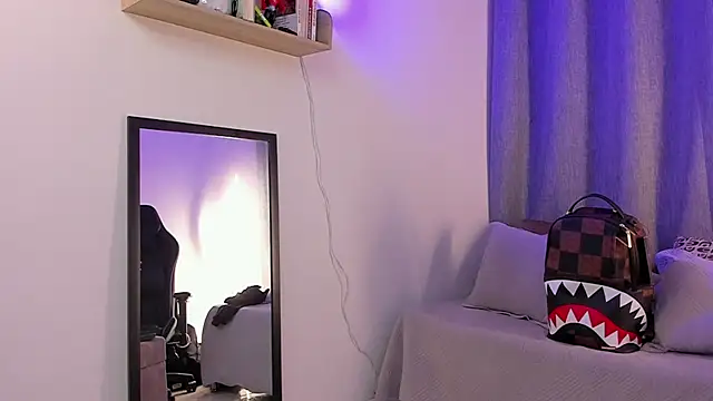 Онлайн чат XXX ASHTON_HILS