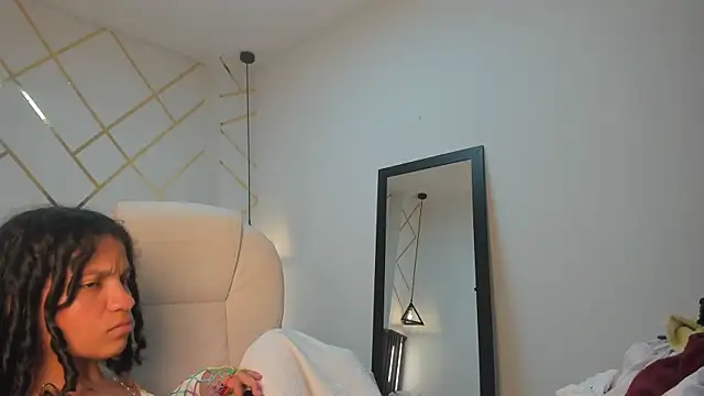 LittleeStar Adlı Modelin Canlı XXX Sohbeti