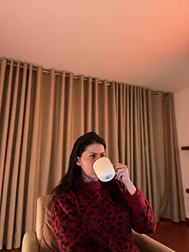 Zandrina Adlı Modelin Canlı XXX Sohbeti