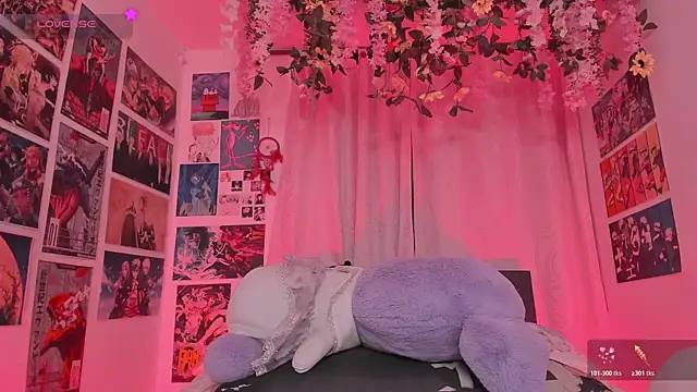 MissCurvyTop's Live XXX Chat