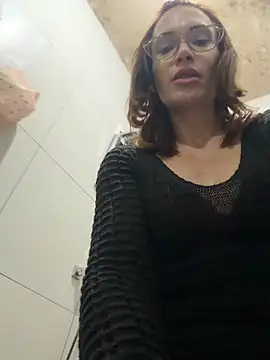Irresistible24's Live XXX Chat