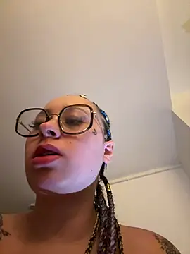 queenlo_xxx's Live XXX Chat