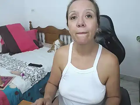 yeslluisa Chat XXX live