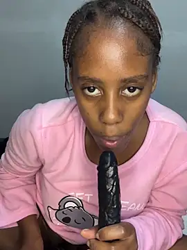 Czat XXX na żywo – petite_bee