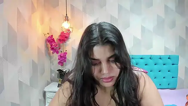 LindaBreeS Adlı Modelin Canlı XXX Sohbeti