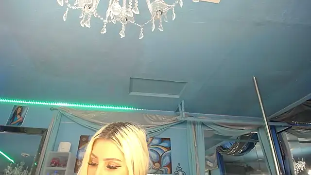 ADRIANNA_FOX Adlı Modelin Canlı XXX Sohbeti