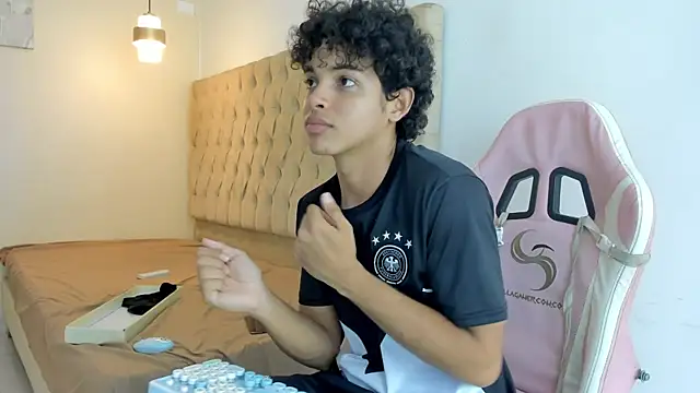 Boy_king28 XXX чат  на живо