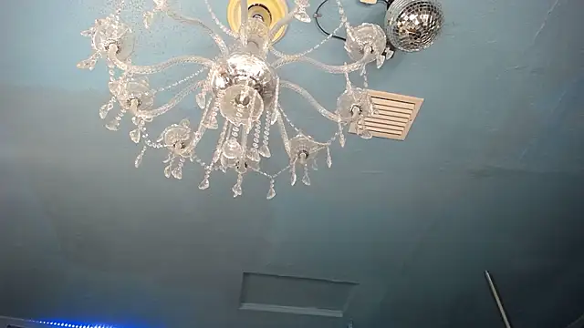 ADRIANNA_FOXのライブXXXチャット