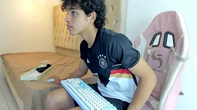 XXX chat uživo modela Boy_king28