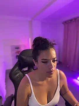 JuanitaMore01 Adlı Modelin Canlı XXX Sohbeti