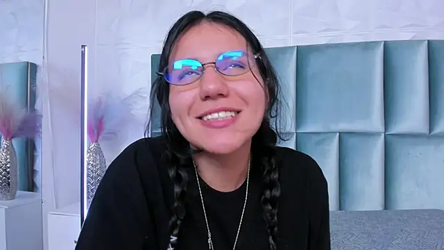 Czat XXX na żywo – HollyPeach