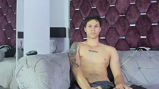 Онлайн чат XXX TonyBenedetti
