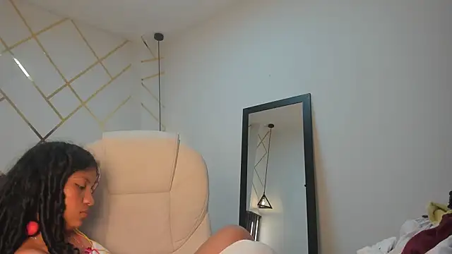 LittleeStar Chat XXX live