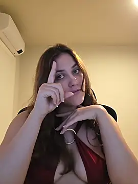 MiaRides19's Live XXX Chat