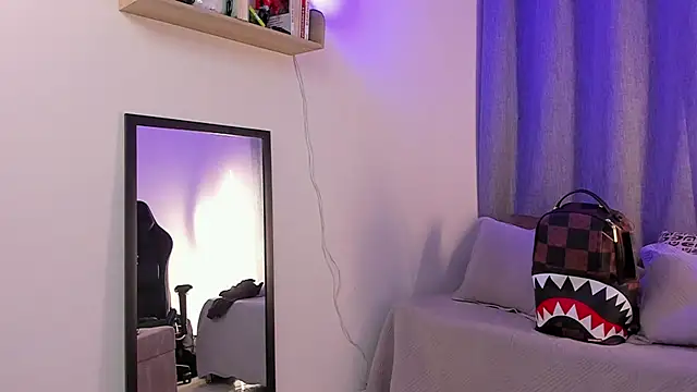 ASHTON_HILS webcam show