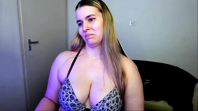 Chat +18 de ShyHotNerd ao vivo