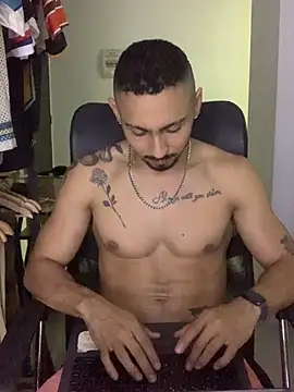 NicolasChest_xxx Pertunjukan Webcam
