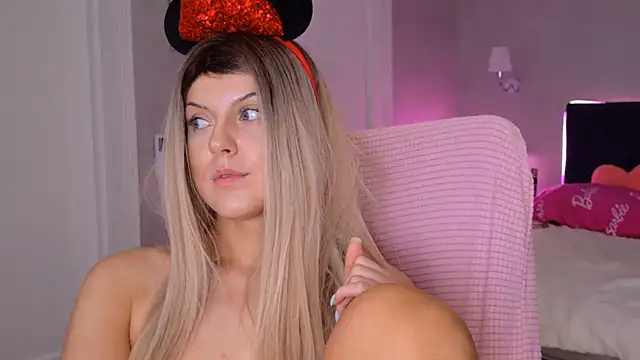 ChristieBlace Show in webcam