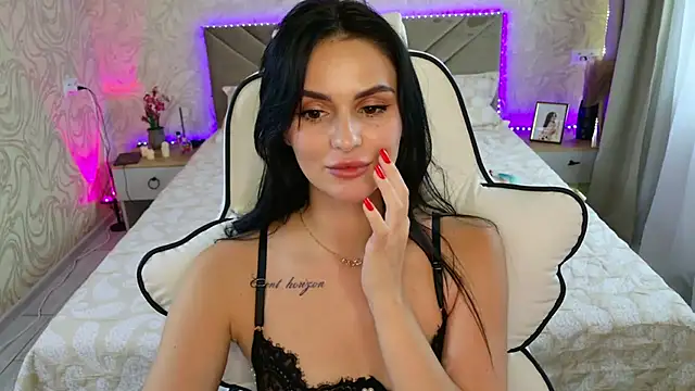 MilaaSweety Adlı Modelin Canlı XXX Sohbeti