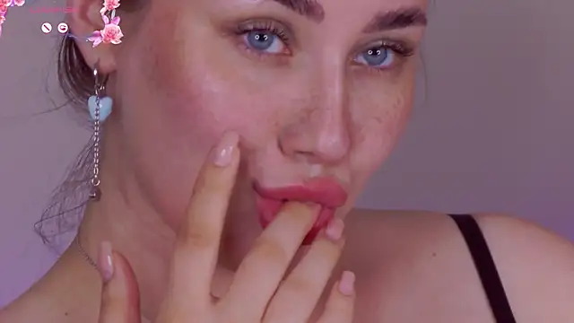 Chat XXX en directo de KiraBarlows