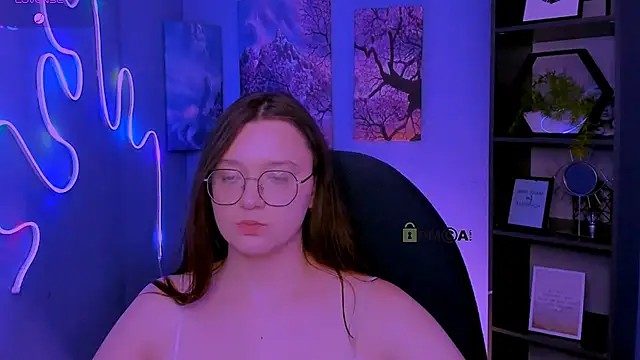 nymira Chat XXX live