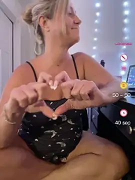 FoxyMillie's Live XXX Chat