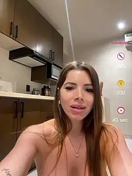 MatildaHai Adlı Modelin Canlı XXX Sohbeti