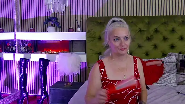 LadyTouch live XXX chat