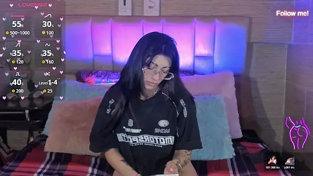 mia_devine_ Adlı Modelin Canlı XXX Sohbeti