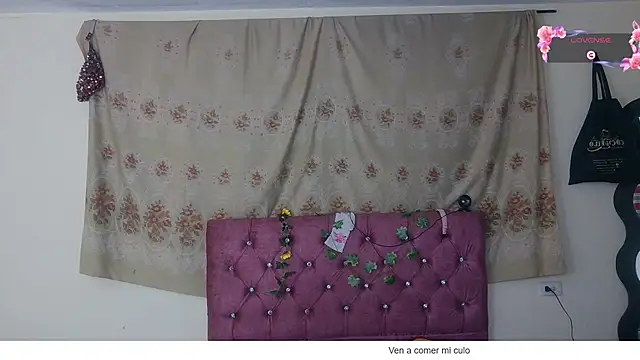 Mostrona_hairy Chat XXX in diretta