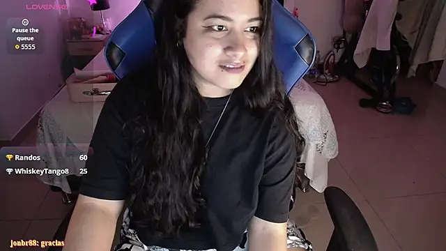 LauraHawkes Chat XXX in diretta