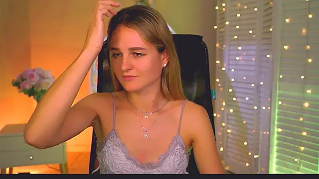 DeboraLarson Adlı Modelin Canlı XXX Sohbeti