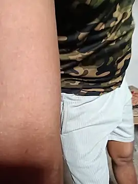BiggerDickGuyのライブXXXチャット