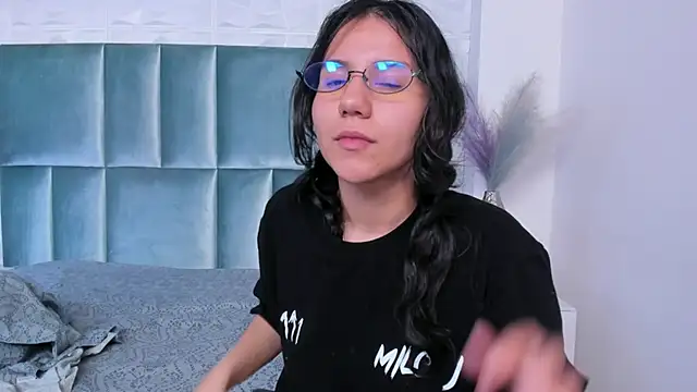 Czat XXX na żywo – HollyPeach