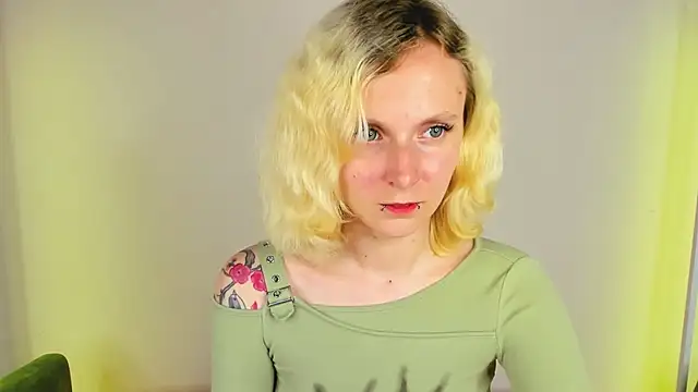 LikiLips' Live XXX Chat