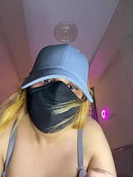 Inaa-Love Adlı Modelin Web Kamerası Şovu