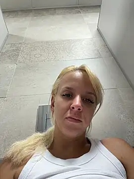 Chatroom XXX en direct de LikaCat