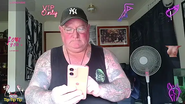 KINKYBLUEYES69's Live XXX Chat