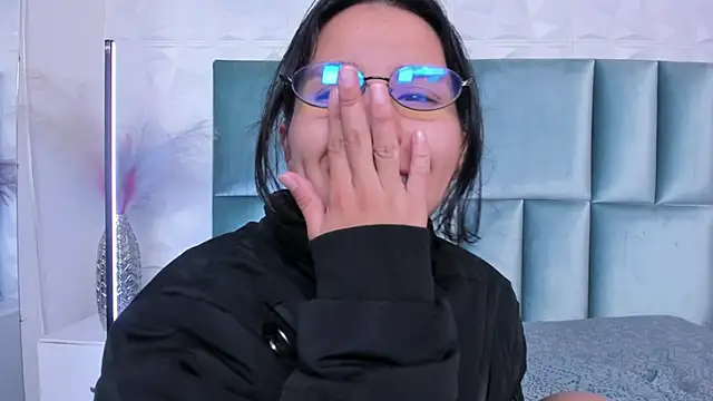 HollyPeach's Live XXX Chat