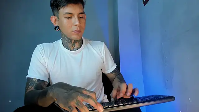 Travisttanner28のウェブカメラショー