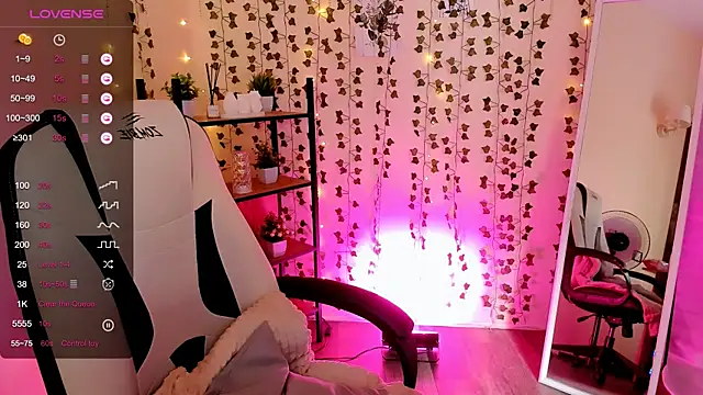 צ'אט XXX בשידור חי של CharliGrace_